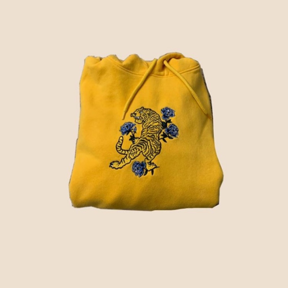 super cute embroidered lion yellow hoodie
